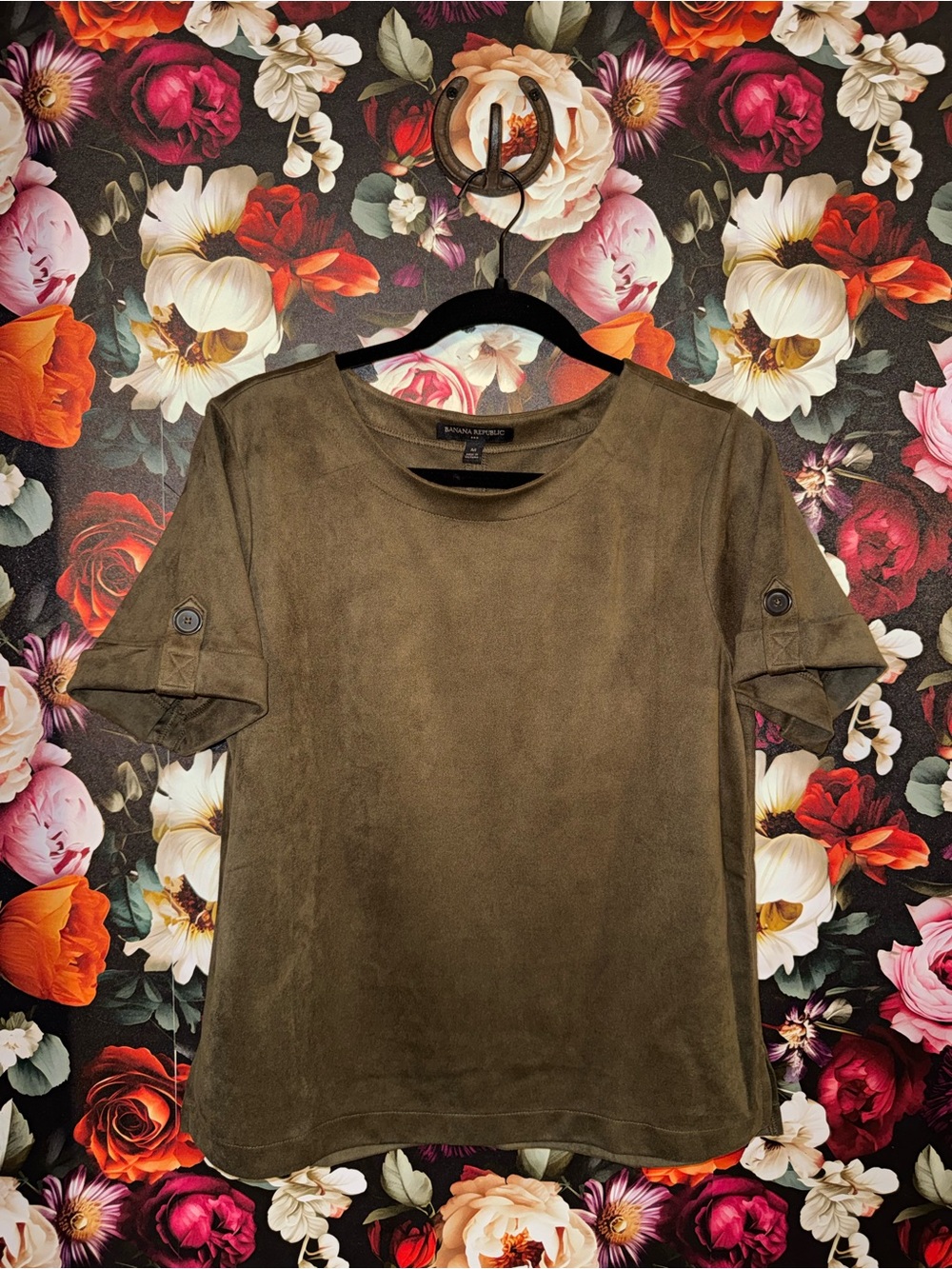 Banana Republic Olive Suede Short Sleeve Top w/ Button Sleeve Detail, Medium